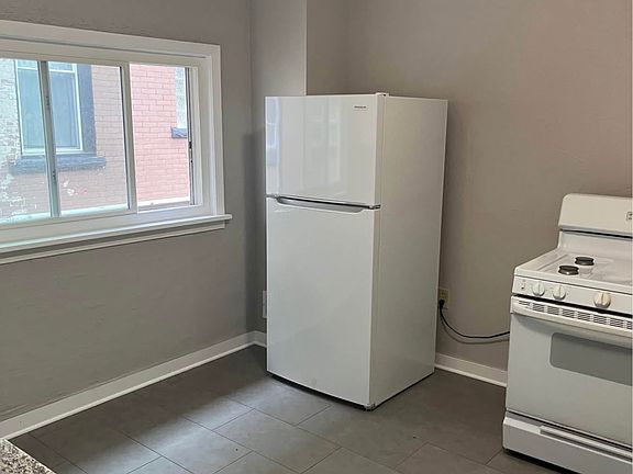 2nd image of 290 Jersey St #2