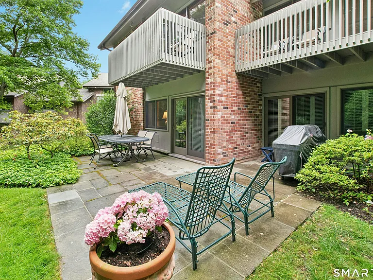 377 Main St #8 — Photo 27