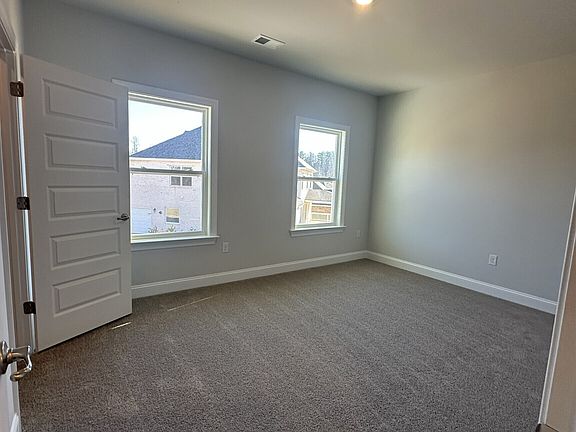 3rd image of 5011 Fairview Cir