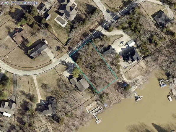 36 Wingate Dr, Brandenburg, KY 40108