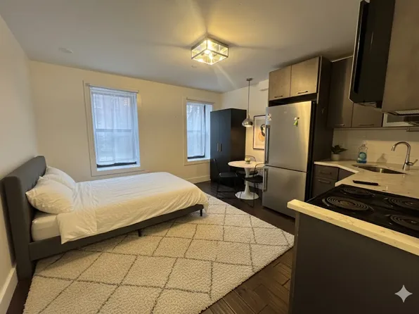 807 Quincy Street image 1 of 4