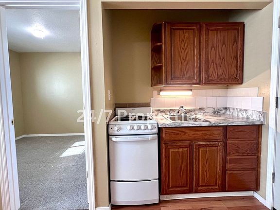 4th image of 2424 NW Kearney St APT 10