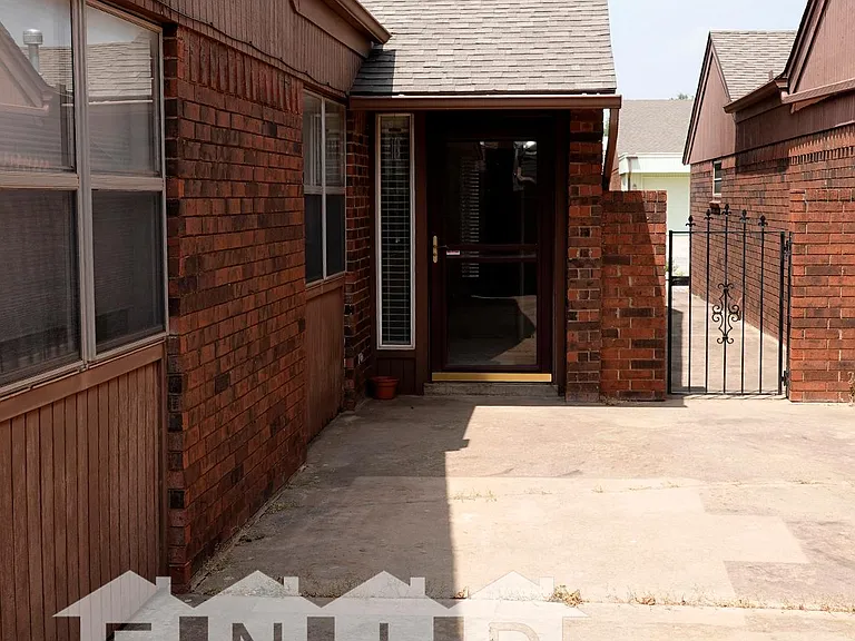 2117 Camelot Dr — Photo 27