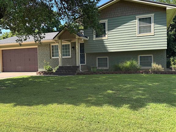 2nd image of 654 Oakdale Dr