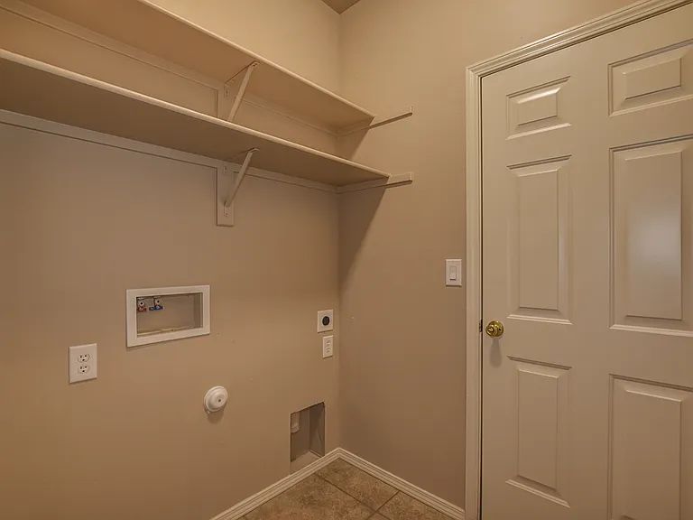 7839 E Loos Dr — Photo 15