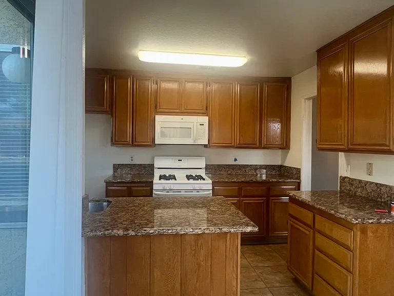 824 Ashley Way — Photo 11