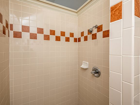 5th image of 10913 Golfview Way