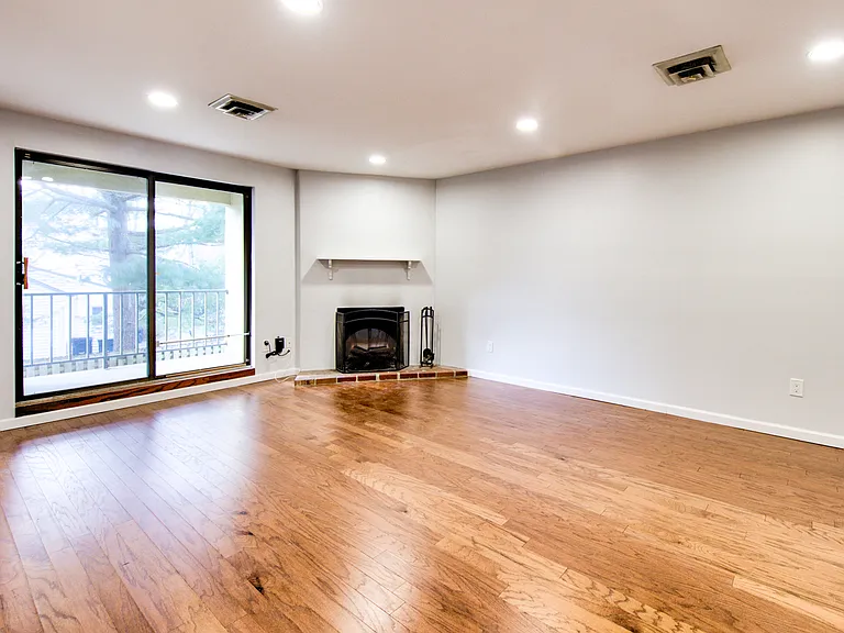 411 W Conestoga Rd #27 — Photo 4