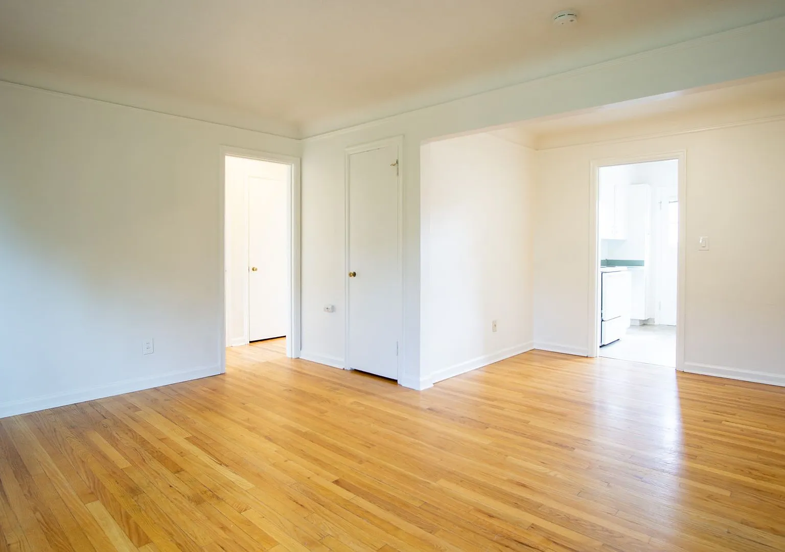 096 - Terry Garden Apartments — Photo 4