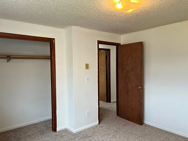 385 Dianne Ct — Photo 23