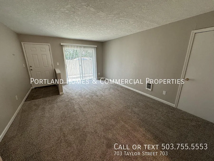 2 Bedroom Ground Level Unit - Oregon City — Photo 3