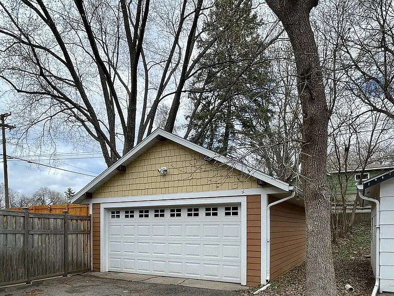 403 Monroe Ave S — Photo 33