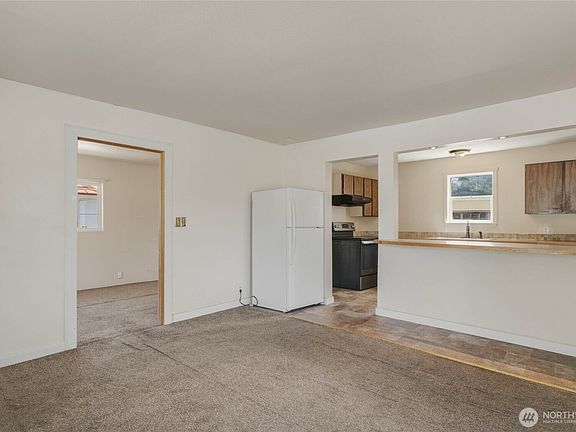 4th image of 801 Peachey Street