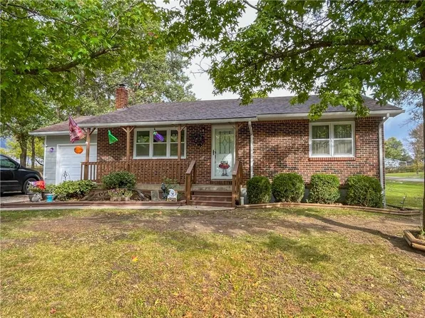 3633 Lake Trenton Dr, Trenton, MO 64683