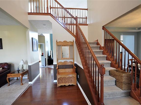 3rd image of 39169 Arlington Dr