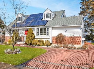 70 Birchbrook Dr, Smithtown, NY 11787