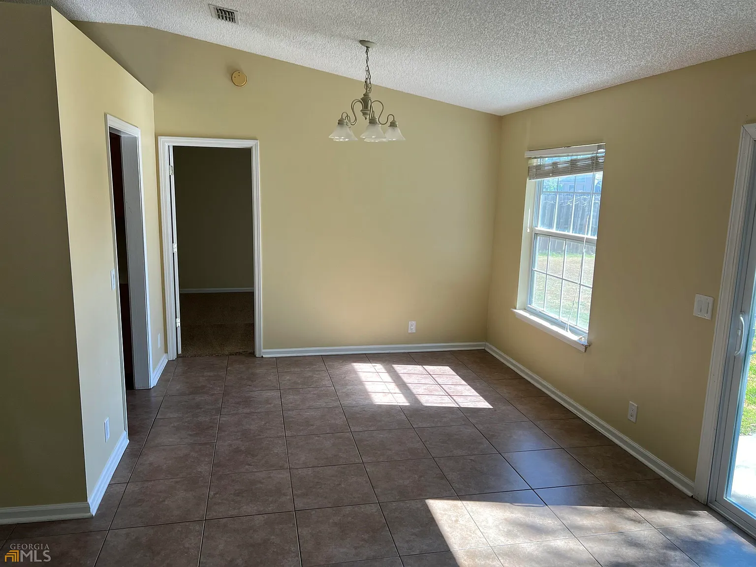 4 bed, 2.0 bath, 1608 sqft, $1,850 — Photo 4