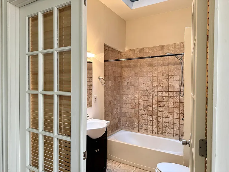 431 Fairmount Ave #2C — Photo 8