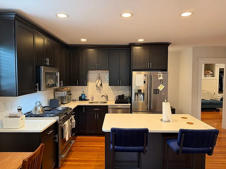 28-30 Chestnut St #28 — Photo 2