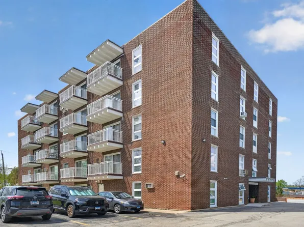 7225 W Higgins Ave Unit 103, Chicago, IL 60656