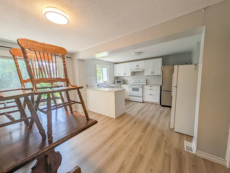 105 Tupper Dr — Photo 7
