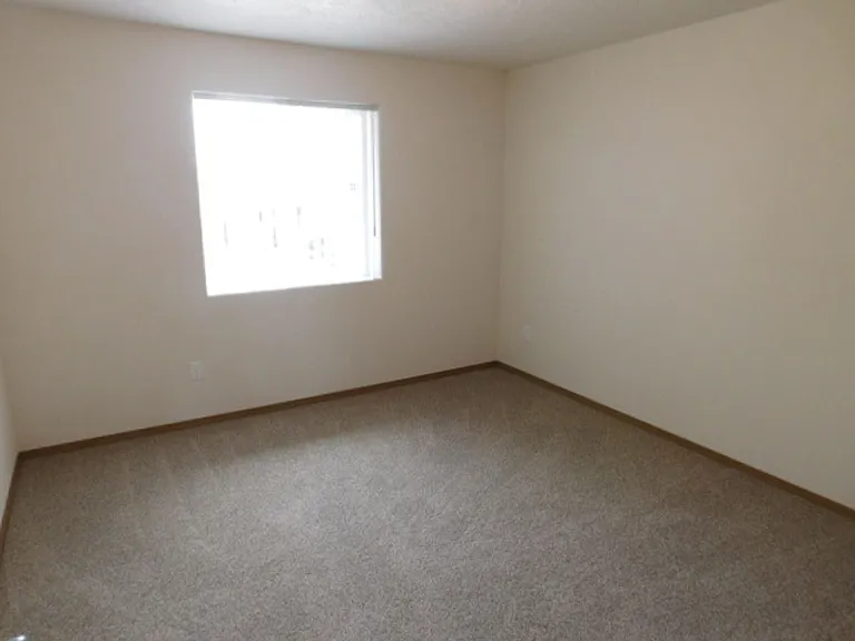387-389 Clover St — Photo 10