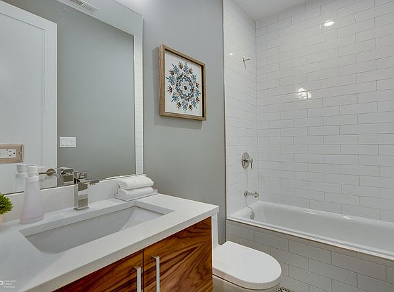 5th image of 1824 N Kedzie Ave APT 2
