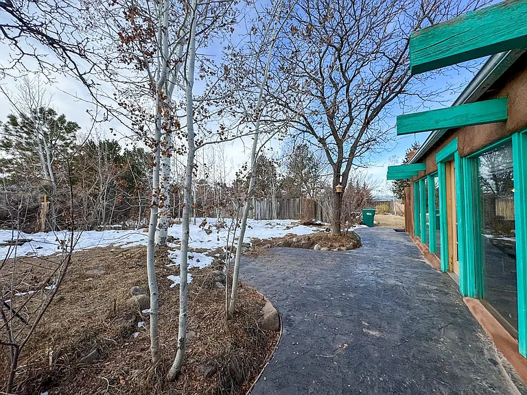 519 Este Es Rd — Photo 44