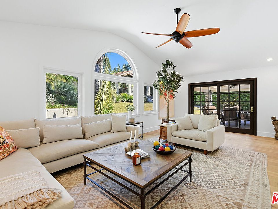 1st image of 10 Baymare Rd