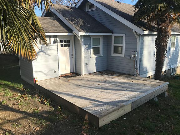 5th image of 2304 Tacoma Ave S