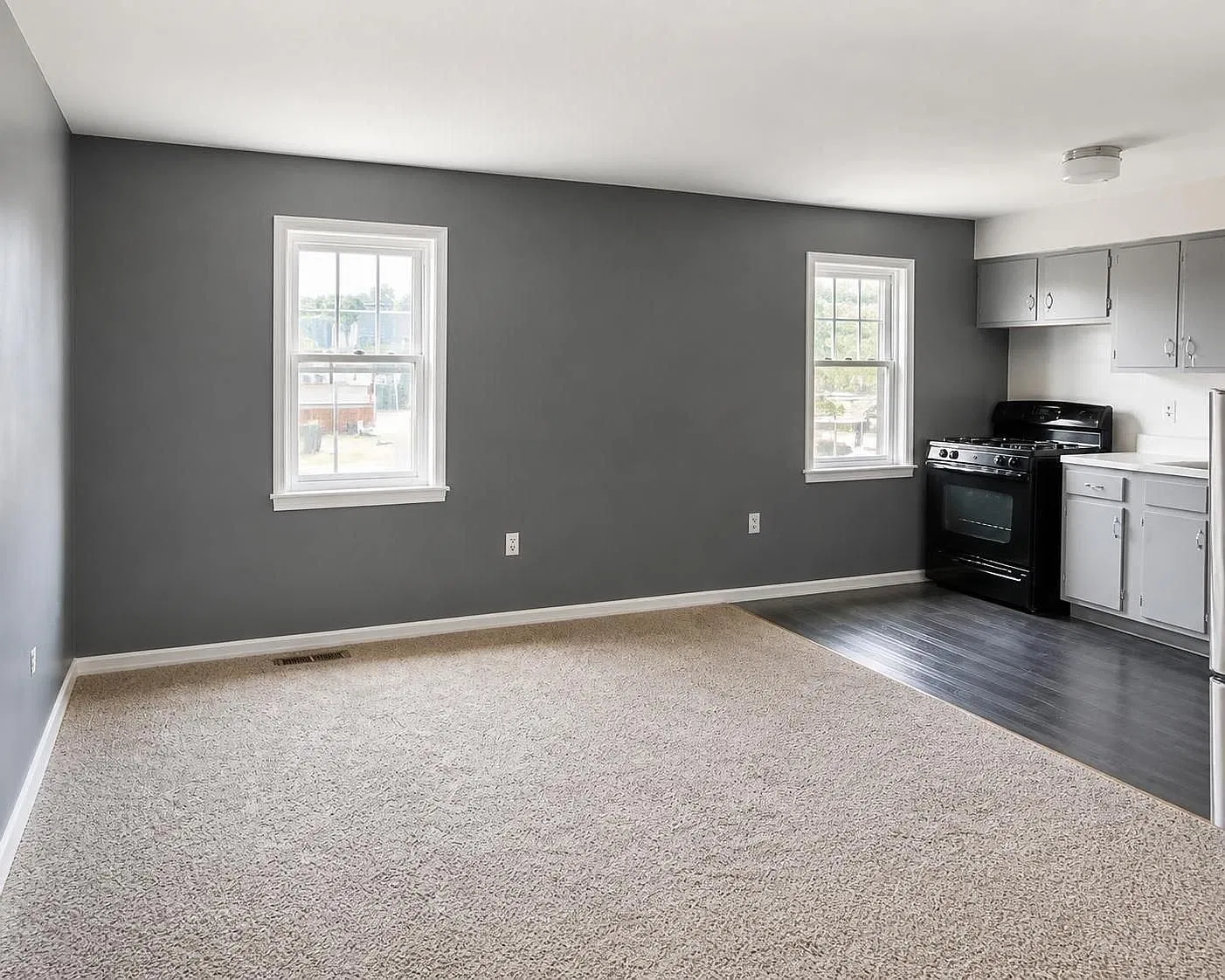 Bright and Spacious 1-Bed, 1-Bath Apartment in Prime Location — Photo 4