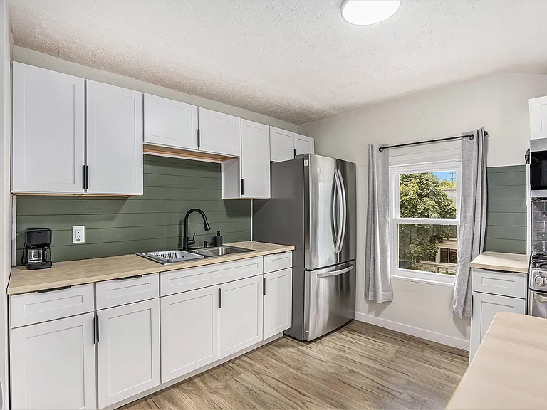 37 Gold Ave NW #3 — Photo 2