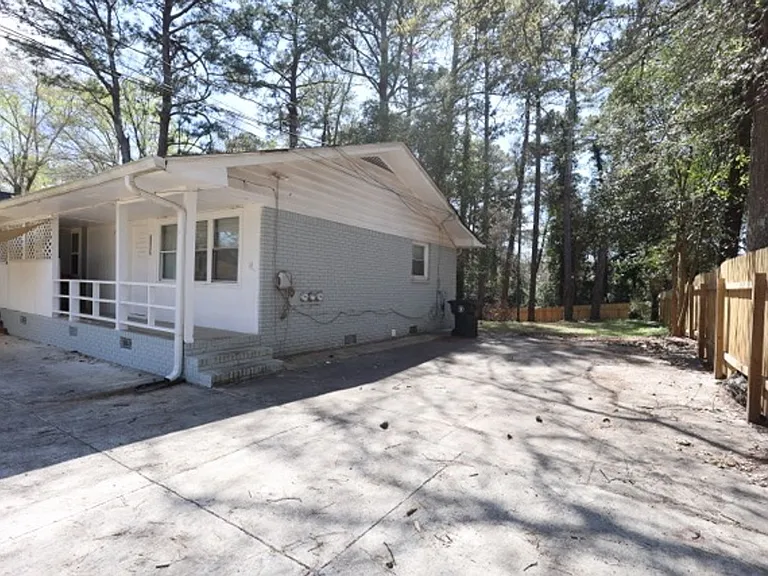 2202 Dering Cir NE #1 — Photo 3