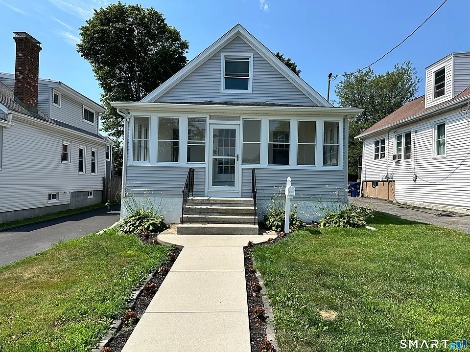 128 Grove Pl