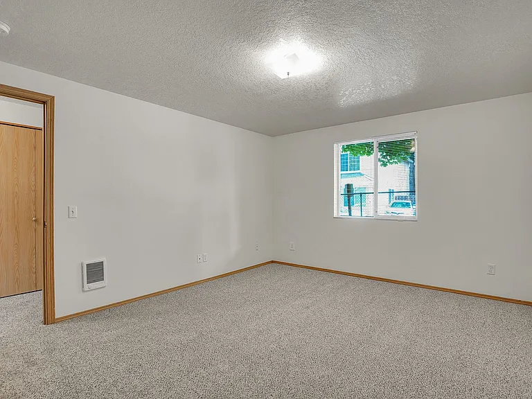 12509 SE Foster Rd — Photo 8