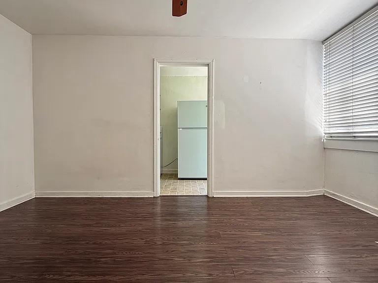 15 N Raymond Ave #12 — Photo 3