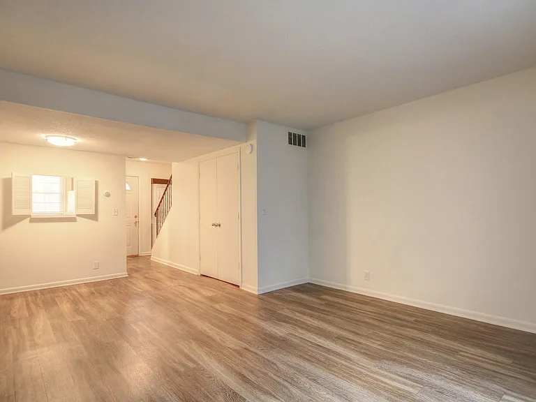 1515 Lincolnshire Dr — Photo 11