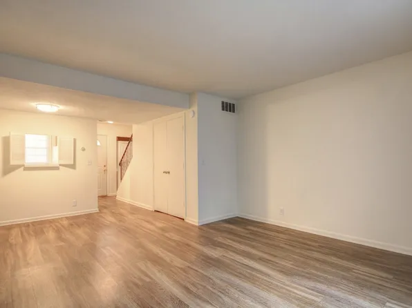 Lincolnshire Townhomes, 1515 Lincolnshire Dr #1517, Champaign, IL 61821