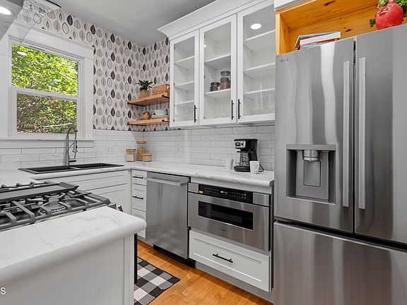 3rd image of 805 N 5th St