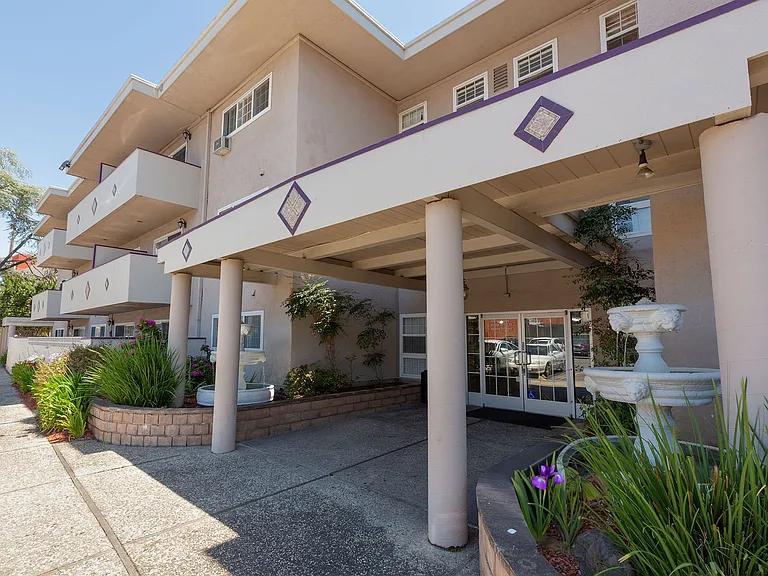 Bancroft Towers Apartments — Photo 12