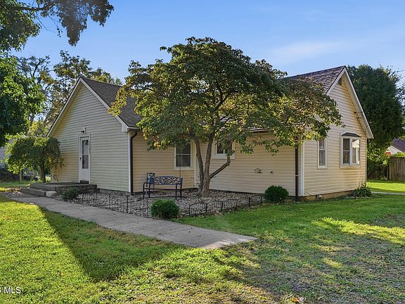 2nd image of 1543 Travis Dr