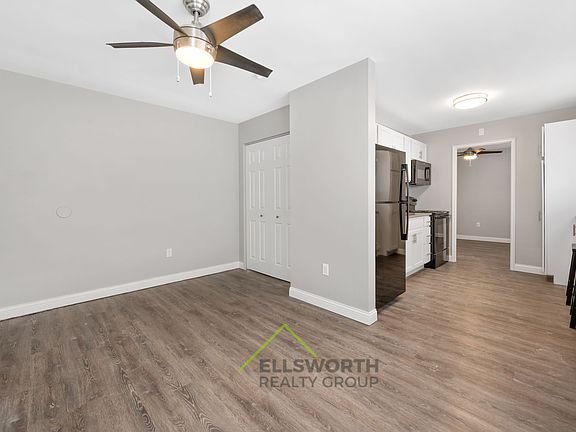 4th image of 2216 Lawn Ave #9