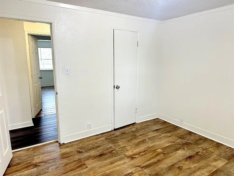 1005 Avenue E 1/2 — Photo 19