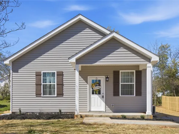 917 E South 2nd St, Seneca, SC 29678