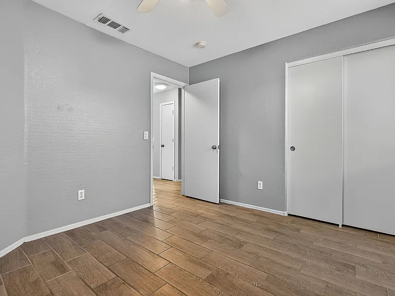 15542 N 136th Ln — Photo 17