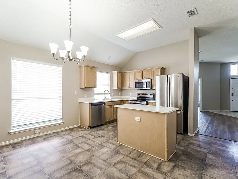 4612 Parkmount Dr — Photo 6