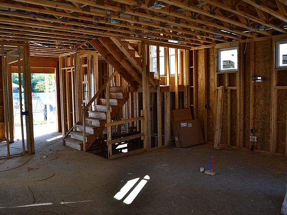4th image of 3071 Cummings Ave