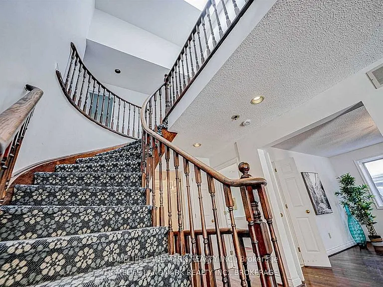 44 Frontenac Ave — Photo 15