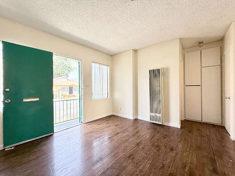 1497 W 29th St #3 — Photo 9