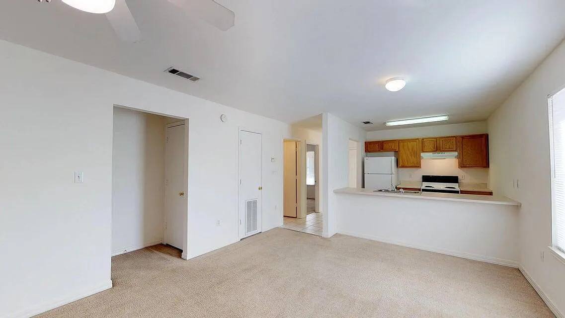 2 bed, 2.0 bath, 960 sqft, $1,350 — Photo 3